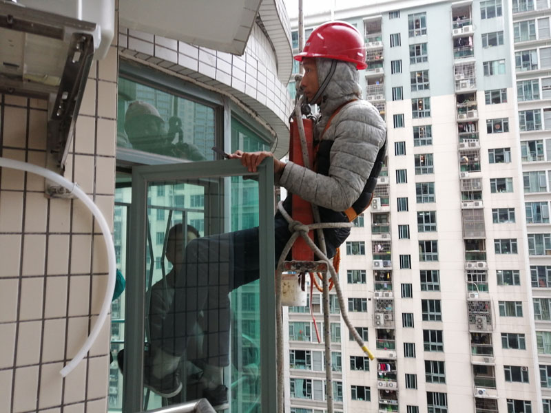 外飄窗和空調(diào)漂臺滲漏治理需要以“堵”為主以‘防’為輔 外飄窗和空調(diào)漂臺滲漏治理需要以“堵”為主以‘防’為輔